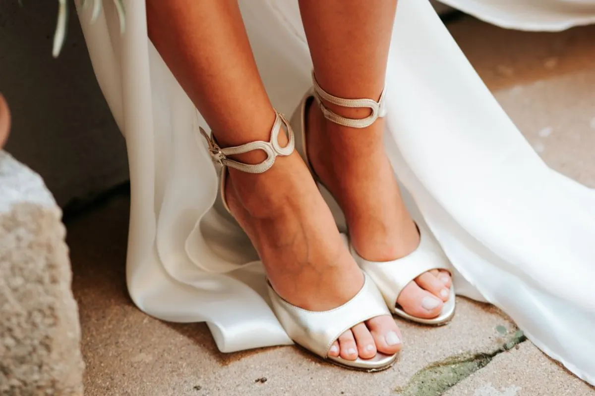 con quién ir a elegir tu vestido y tus zapatos de novia