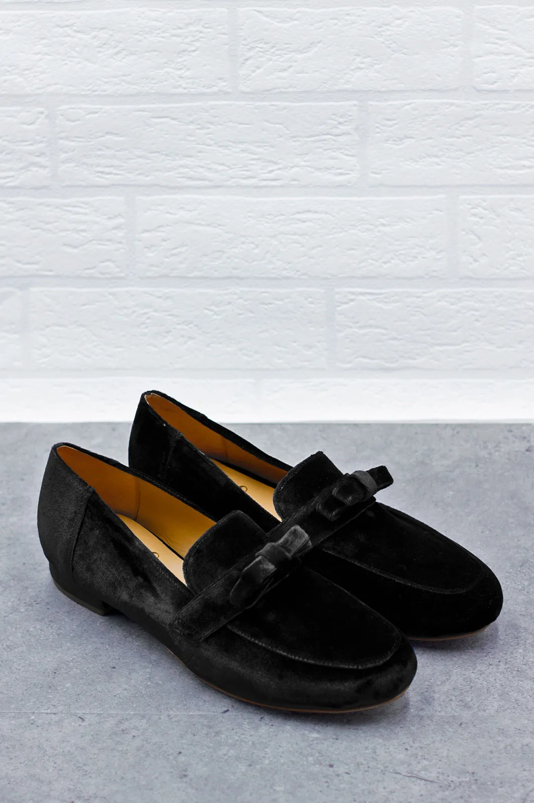 Mocasines de terciopelo negro con lazo