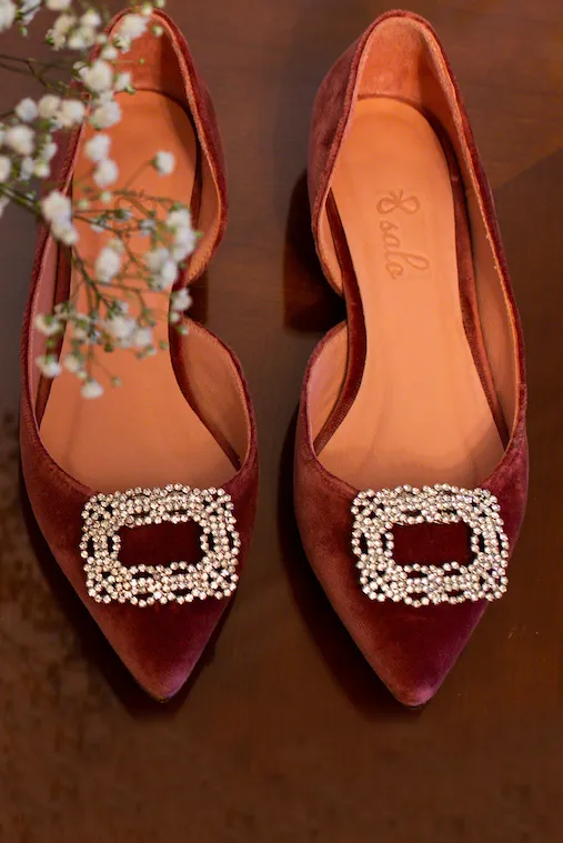 Bailarinas Salo en terciopelo burdeos con broche joya